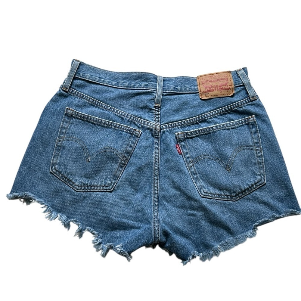 Levi’s 501 Button fly Raw Distressed Hem Medium Wash Denim Jean Shorts Size 28